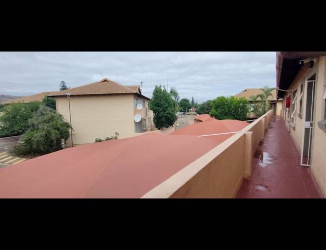 2 BEDROOM TOWNHOUSE FOR SALE IN SINOVILLE